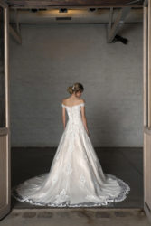 CARELLE, Robe de mariée vue de dos